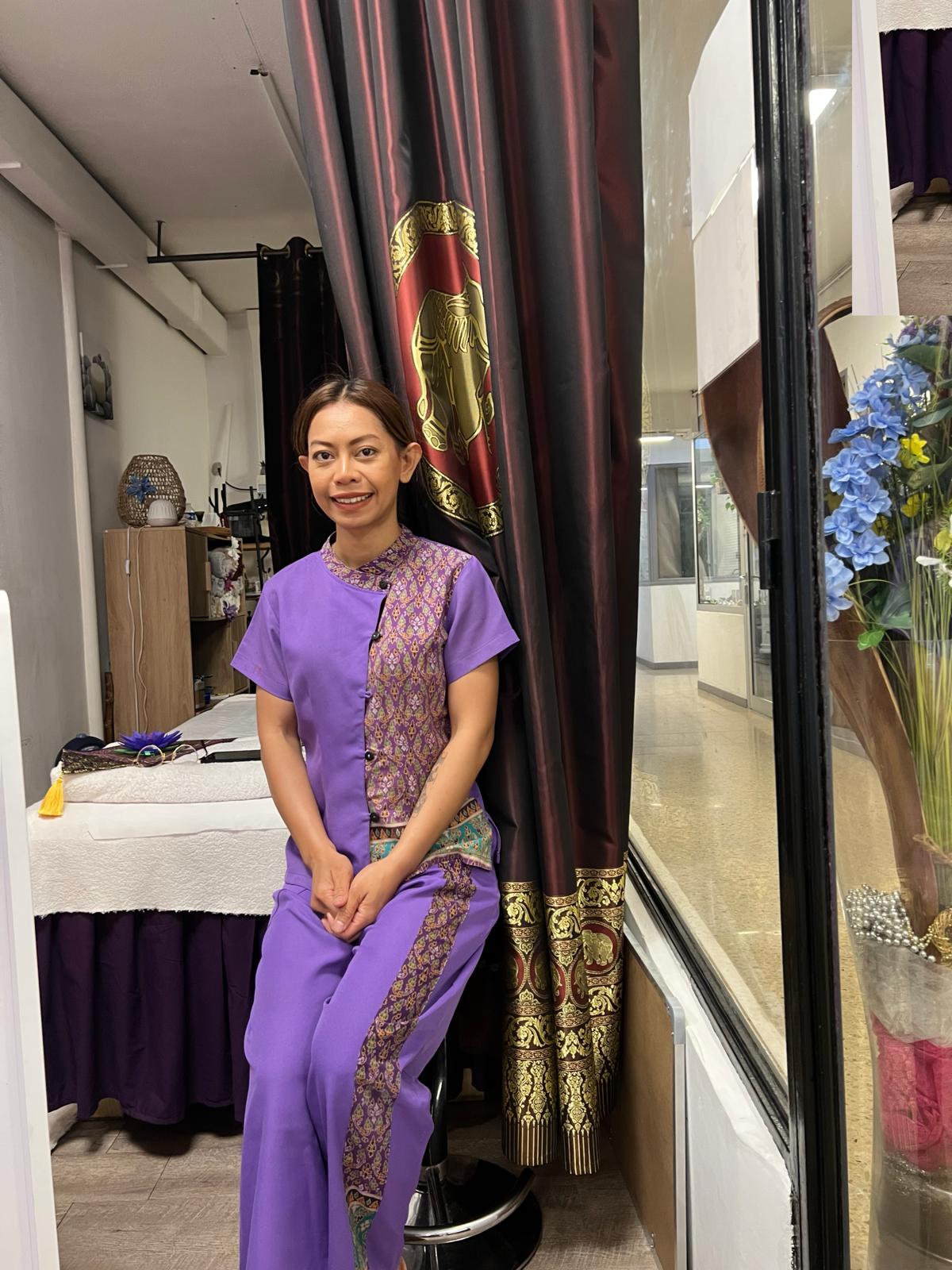 Notre praticienne en tenue traditionnelle